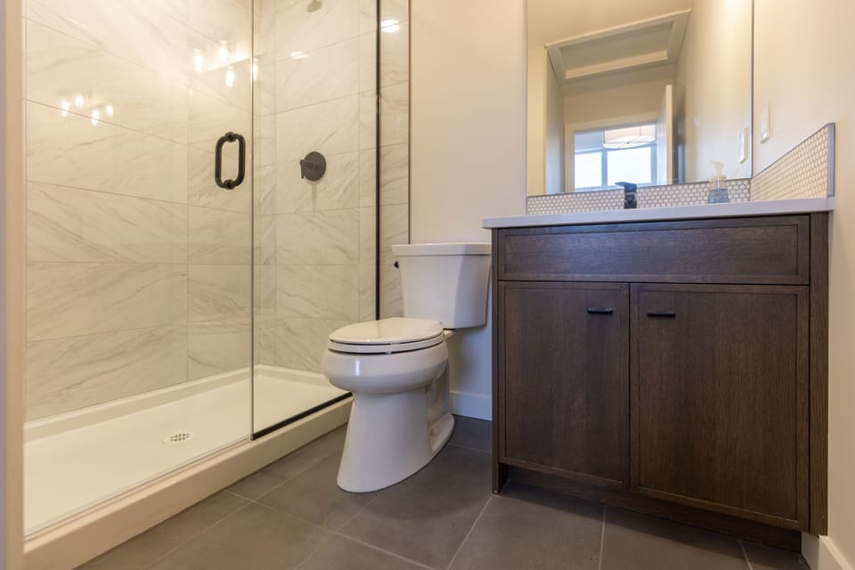 Queen Ensuite | Shower 
