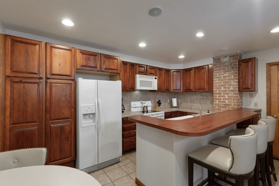 Fully stocked kitchen.  Quality kitchen items for all your cooking needs. 