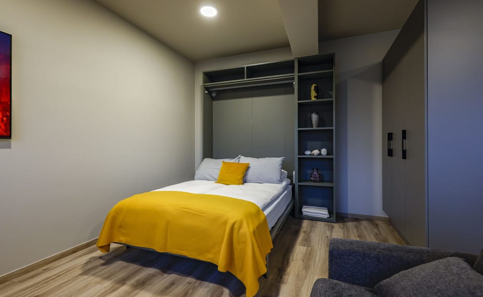 Full size Serta bed.