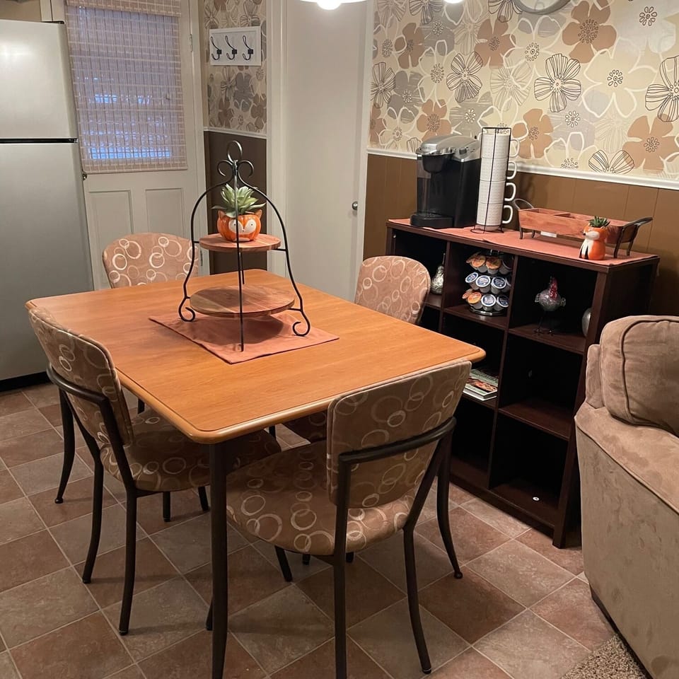 Dining room - seats 4