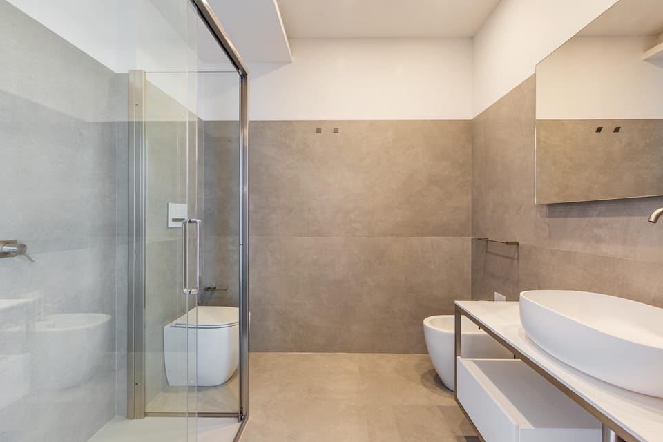 Room | Bathroom | Hair dryer, towels