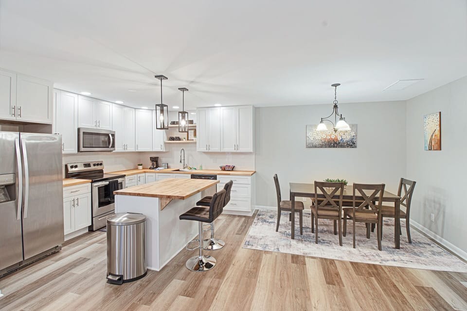 Smaller kitchen:dining room peach