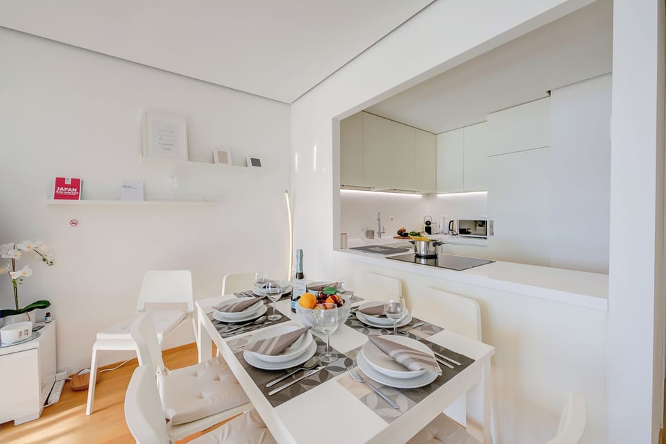 Family Apartment, 2 Bedrooms, 2 Bathrooms (Honeymoon with Stunning View) | Dining