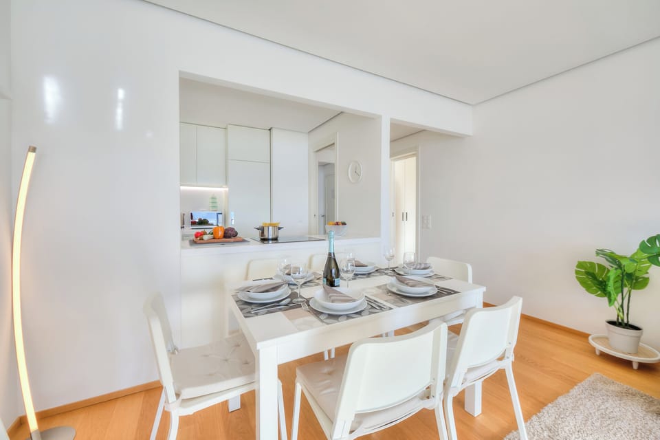 Family Apartment, 2 Bedrooms, 2 Bathrooms (Honeymoon with Stunning View) | Dining