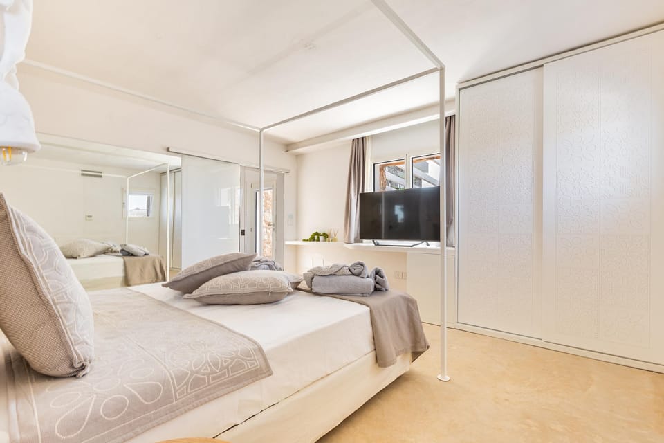 Luxury Studio Suite | 1 bedroom, bed sheets
