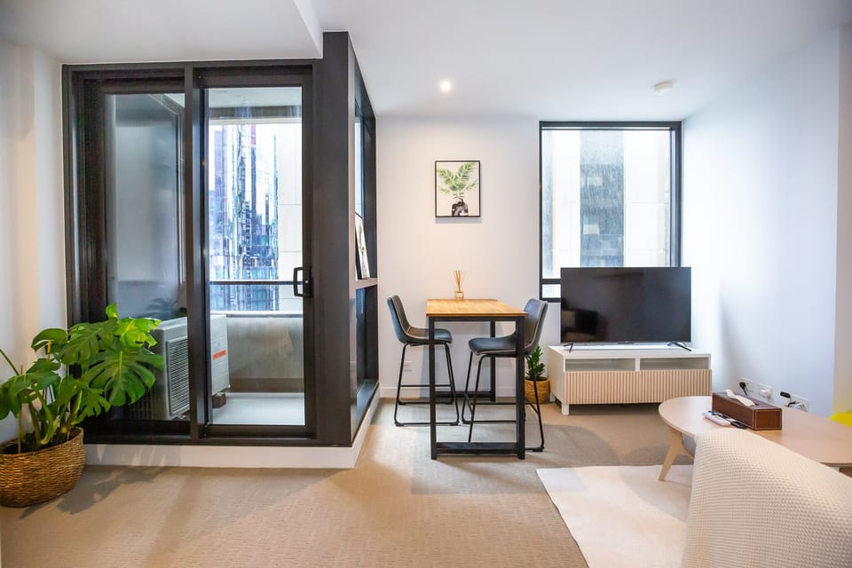 Cozy for leisure or business!