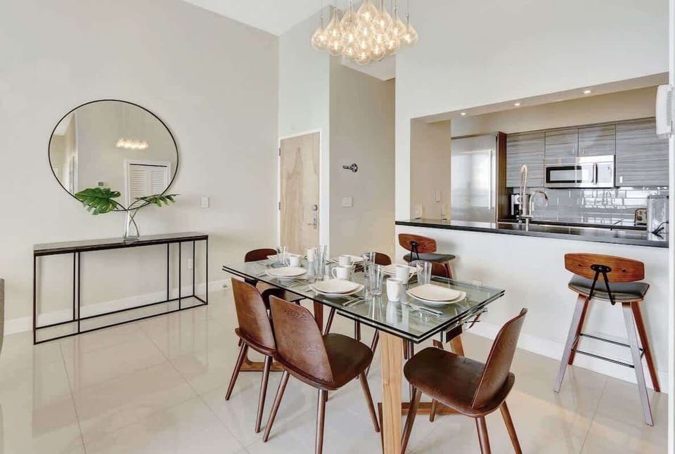 Elegance in Every Seat: A Beautiful Dining Area for Six