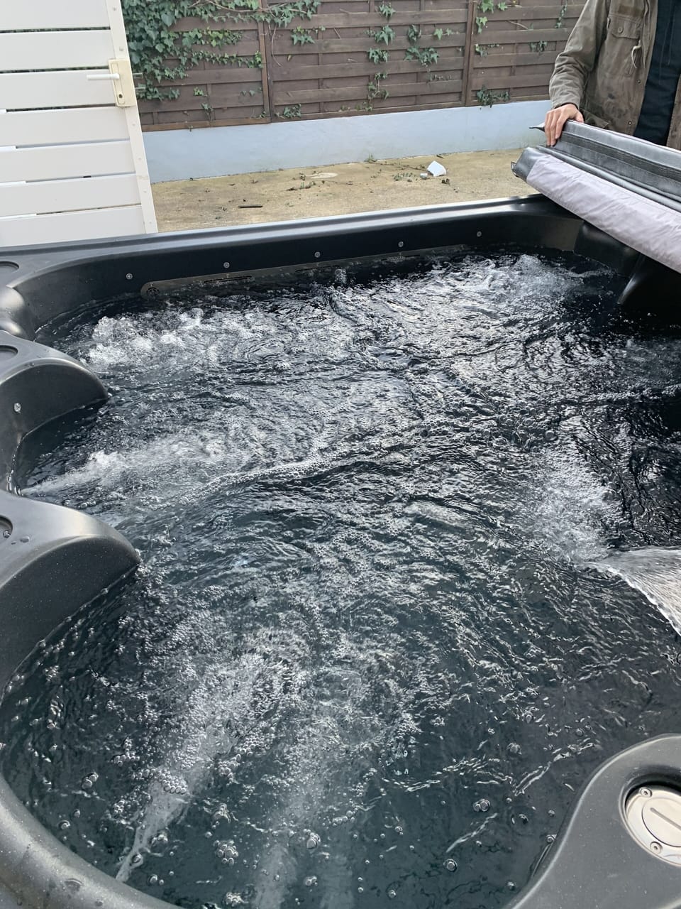 Outdoor spa tub