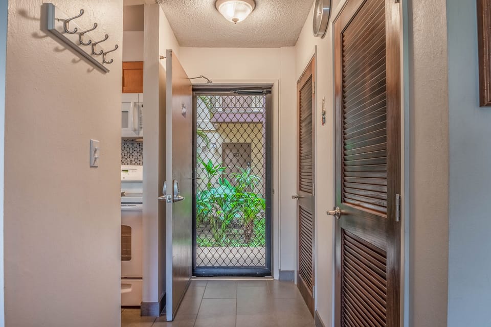Hono Kai A11 condo entry
