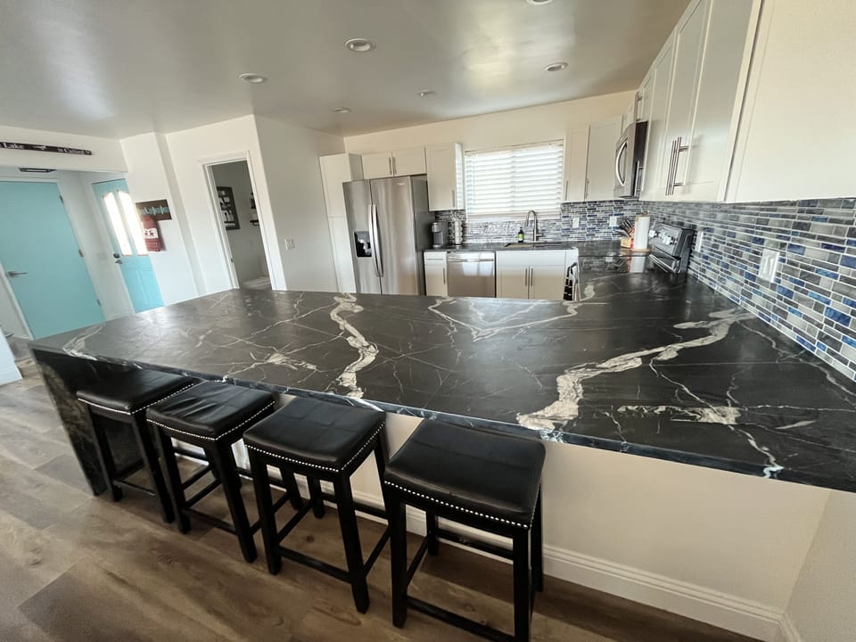 Kitchen eating peninsula 
