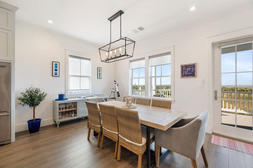 Dining Area - Seating for 8