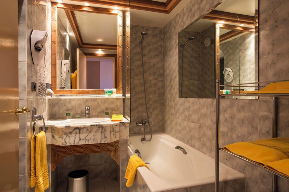 Combined shower/tub, free toiletries, hair dryer, bathrobes