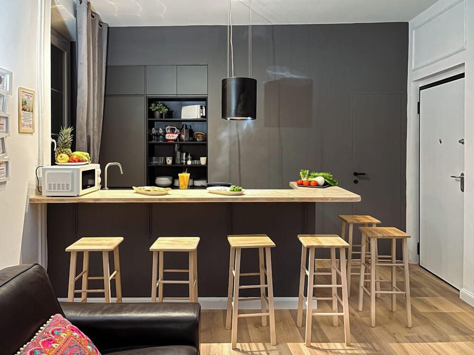 Family Apartment | Private kitchen | Full-size fridge, microwave, oven, stovetop