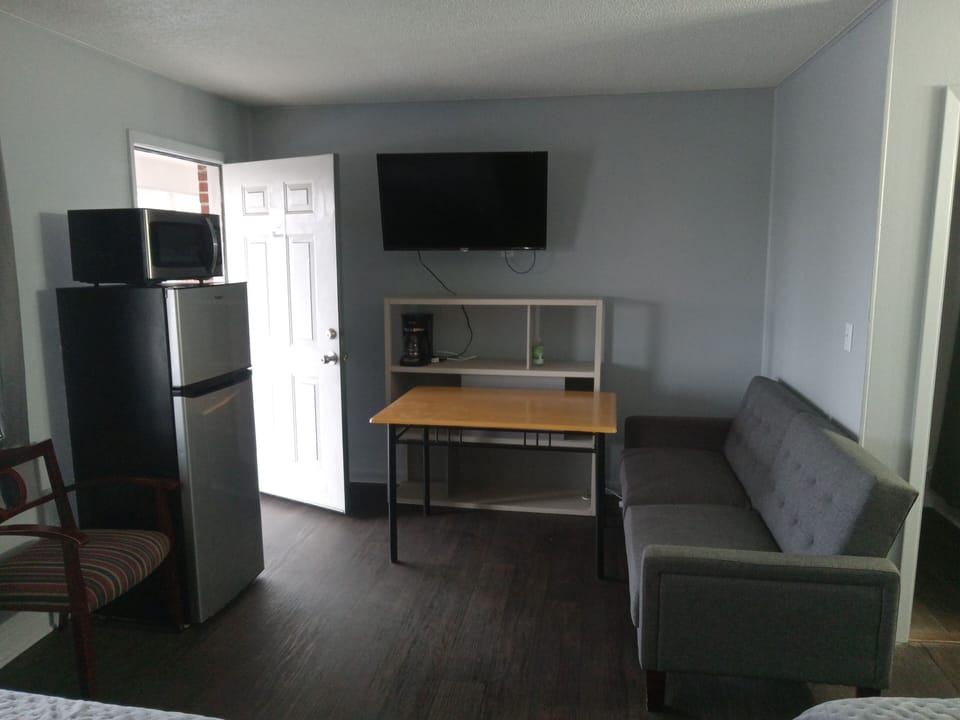 Basic Double Room | Blackout drapes, iron/ironing board, free WiFi