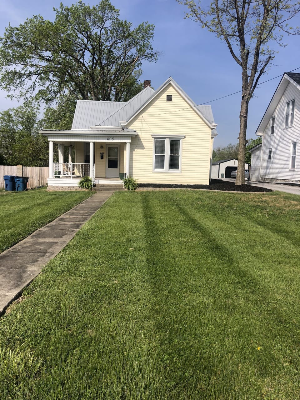 Front of Nina's on Main