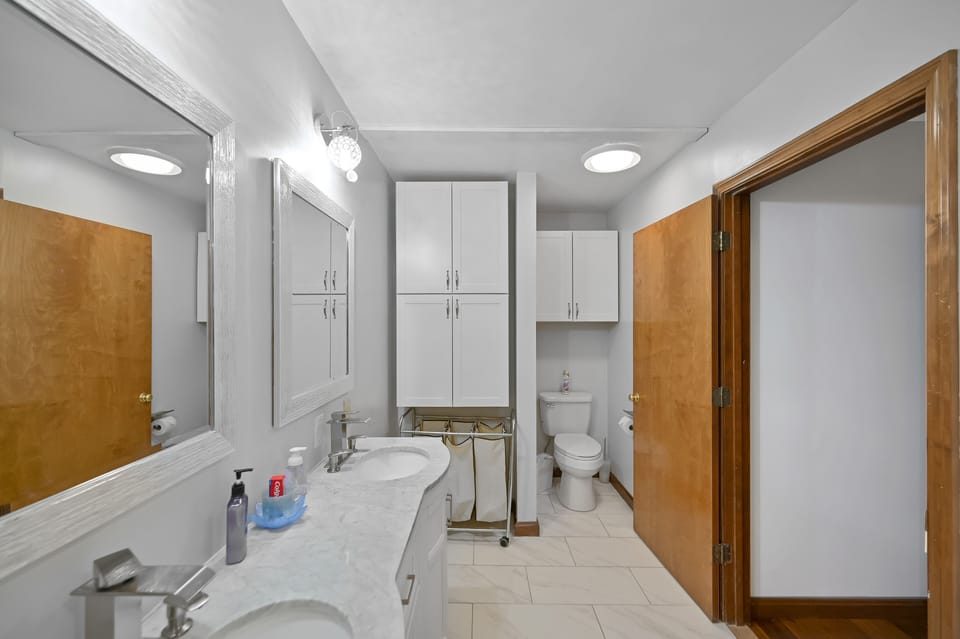 Master bathroom 