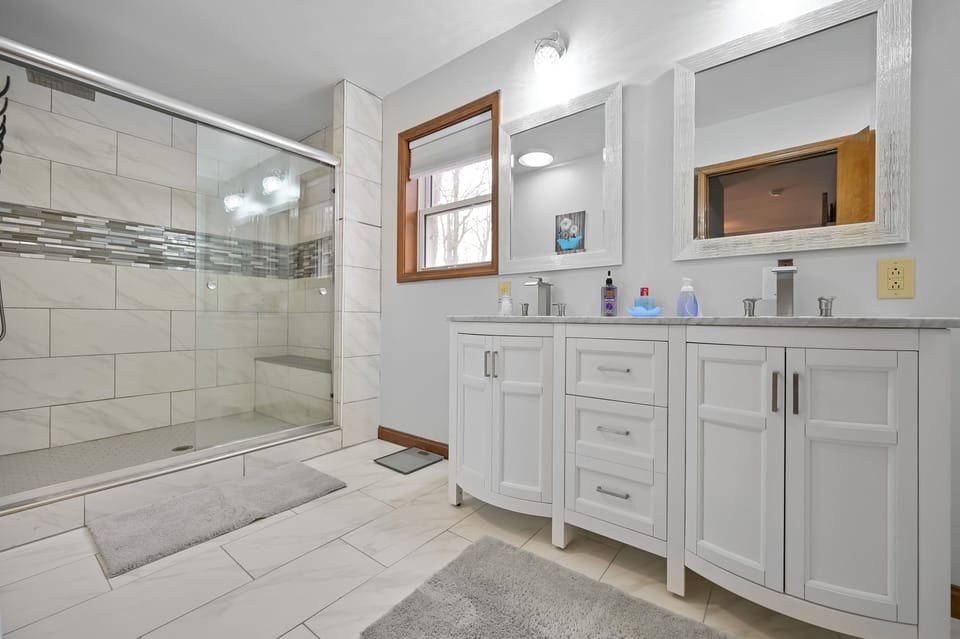 Master bathroom 