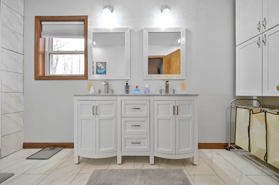 Master bathroom 