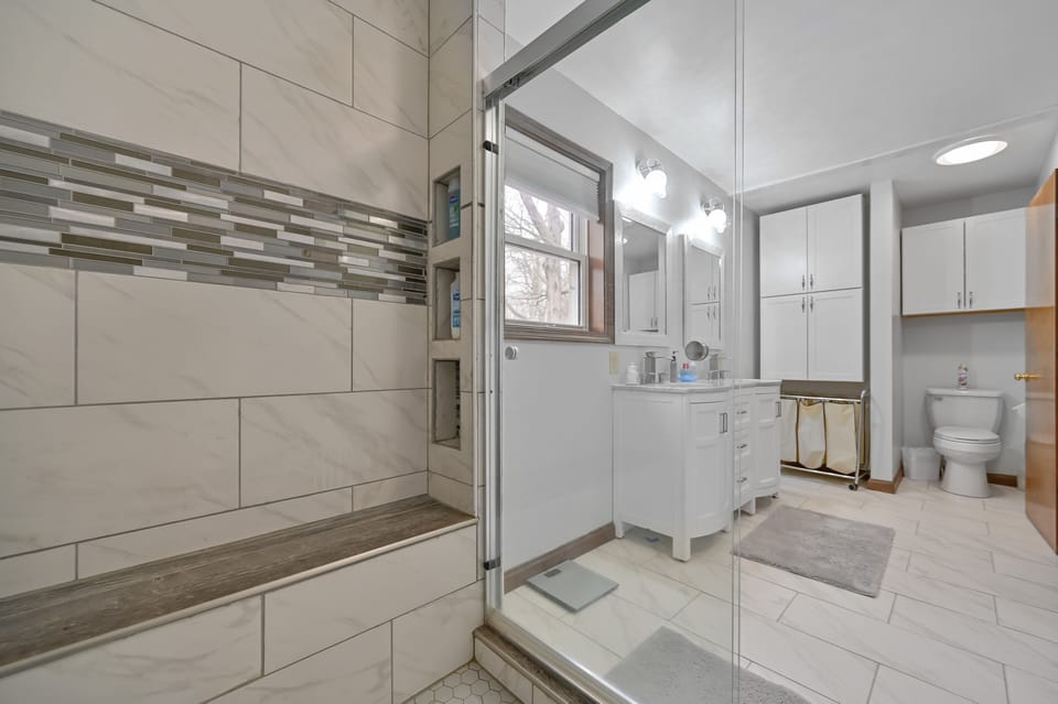 Master bathroom 