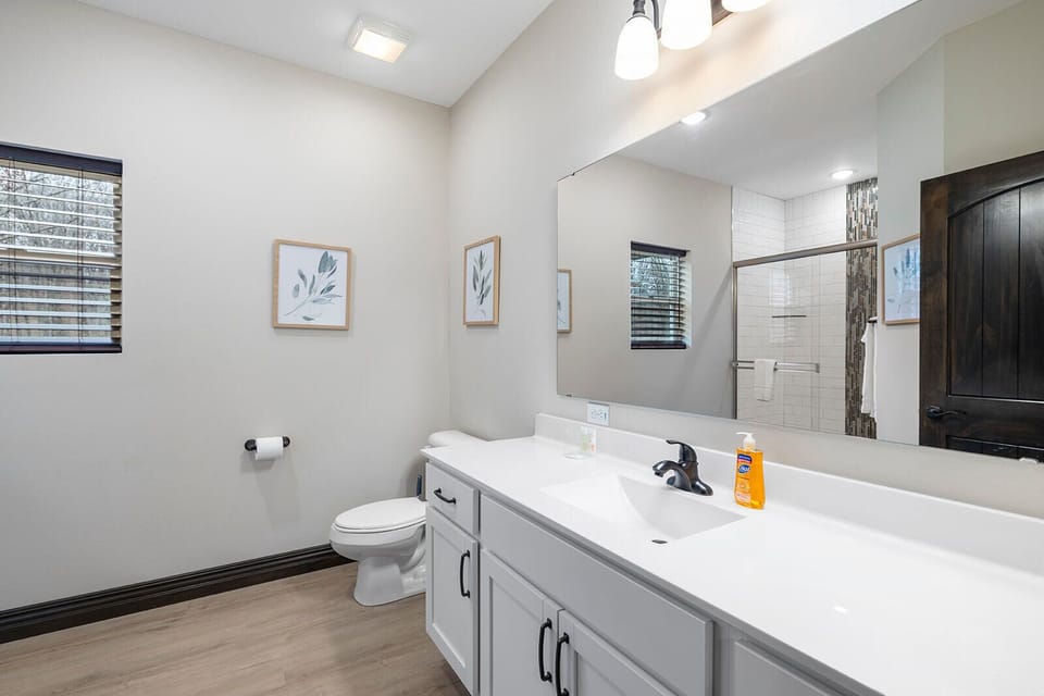 Main Floor Ensuite 2