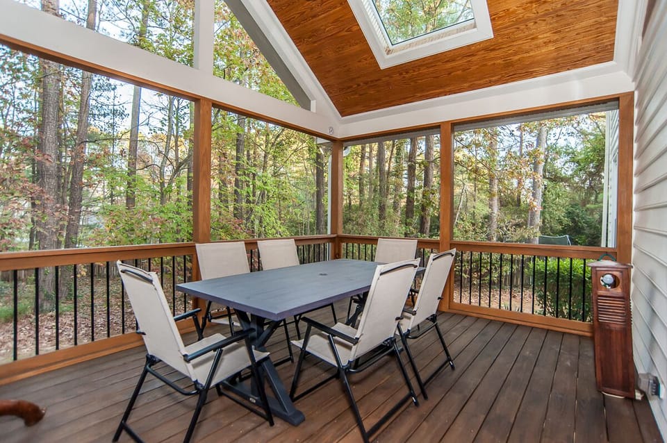 Great screened in back porch with sun lights and seating for 6
