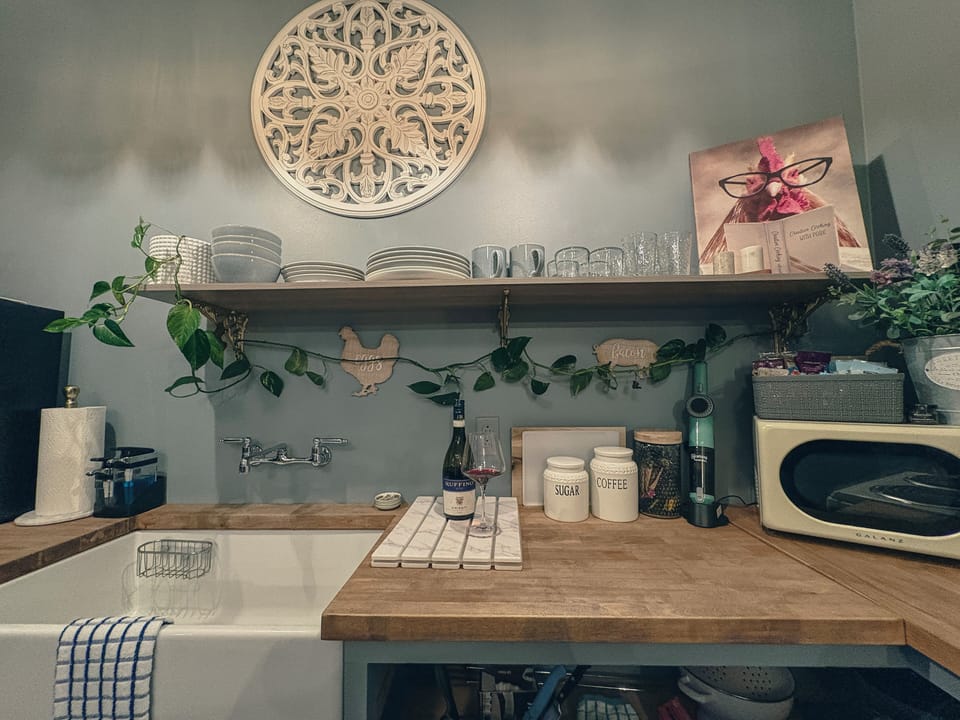 The Cottage Suite | Private kitchen | Coffee/tea maker, full-size fridge, microwave, oven