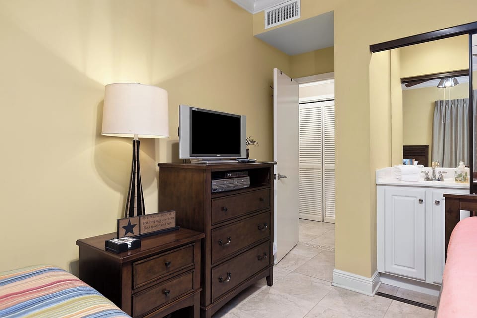 Third Bedroom - Vanity and Adjacent Full Bathroom in Hallway