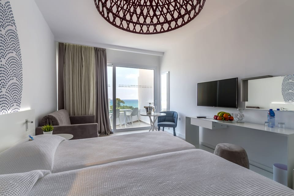 Superior Room | In-room safe, cribs (free), WiFi (free), bed sheets