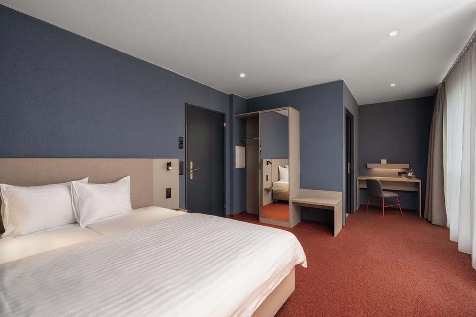 Junior Suite | In-room safe, desk, soundproofing, cribs/infant beds