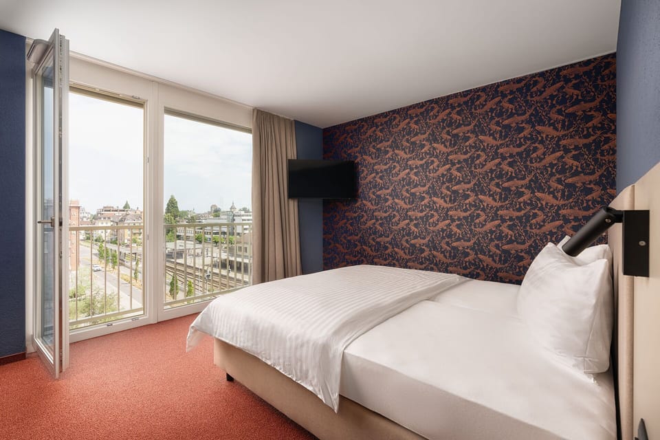 Standard Double or Twin Room, Lake View | In-room safe, desk, soundproofing, cribs/infant beds