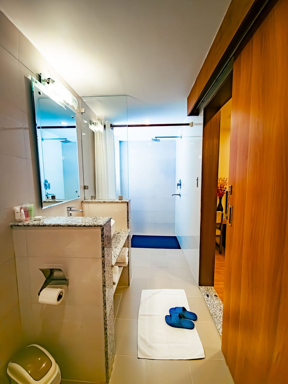 Family Room, Multiple Beds | Bathroom | Shower, rainfall showerhead, free toiletries, hair dryer