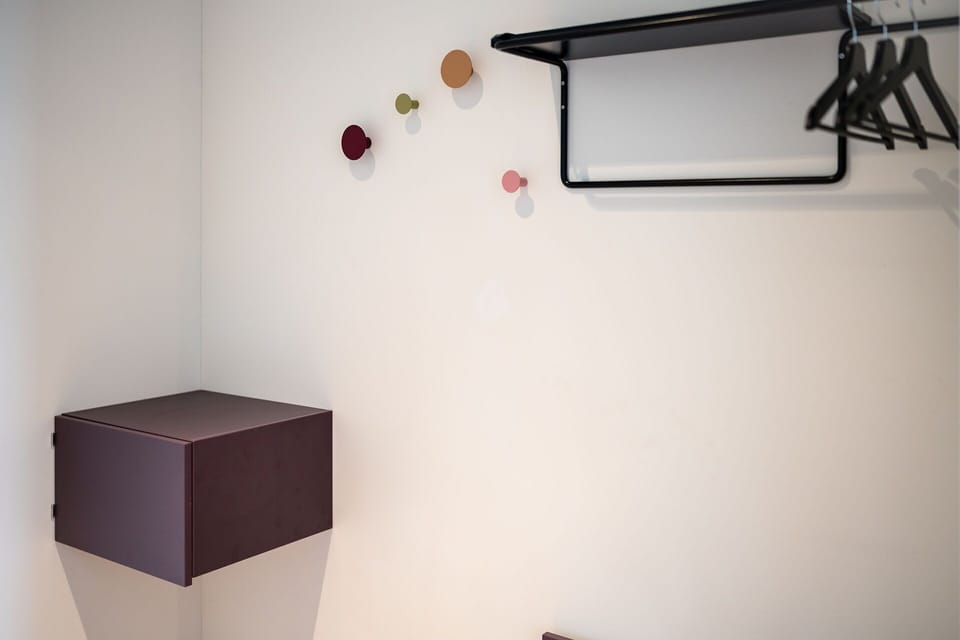 Hypo-allergenic bedding, in-room safe, desk, blackout drapes