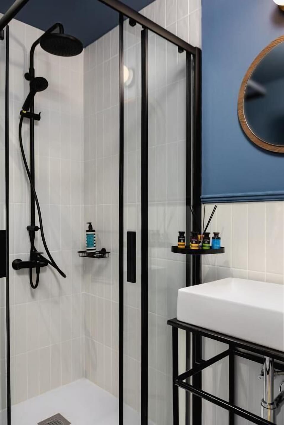 Deluxe Double Room | Bathroom | Shower, rainfall showerhead, designer toiletries, hair dryer