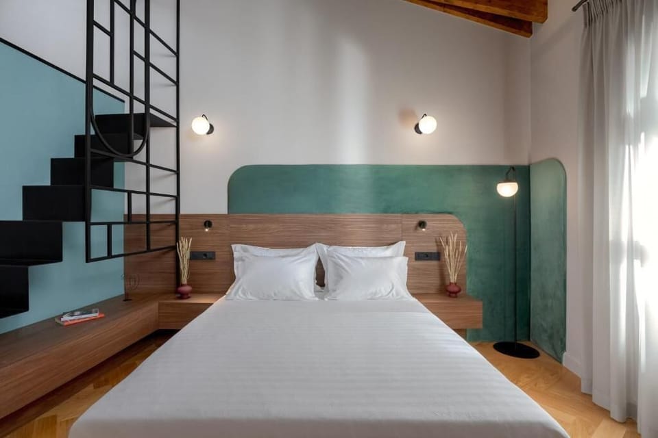 Deluxe Suite | Premium bedding, pillowtop beds, individually decorated