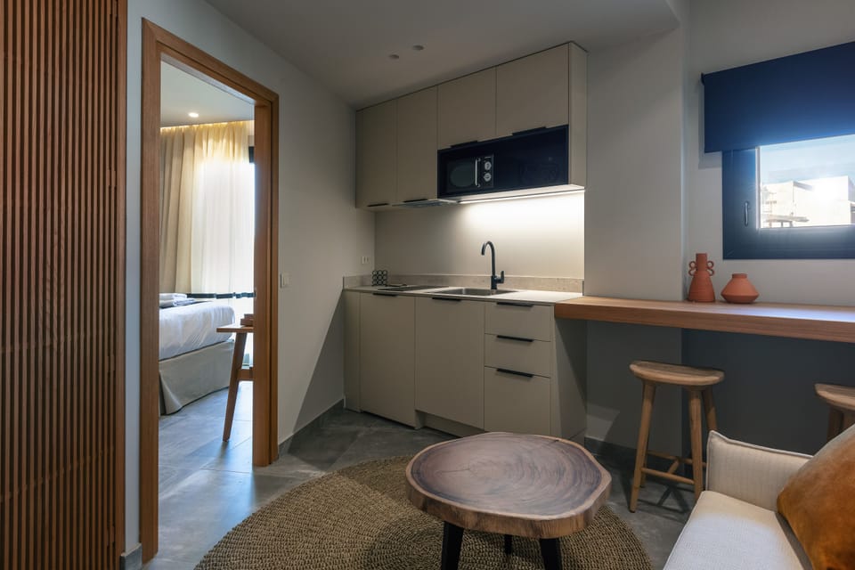 Suite | Private kitchen | Fridge, microwave, highchair, cookware/dishes/utensils