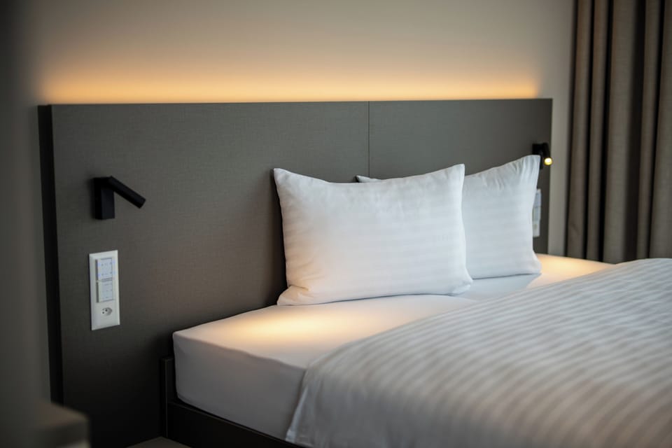 Standard Double or Twin Room | Hypo-allergenic bedding, in-room safe, desk, blackout drapes