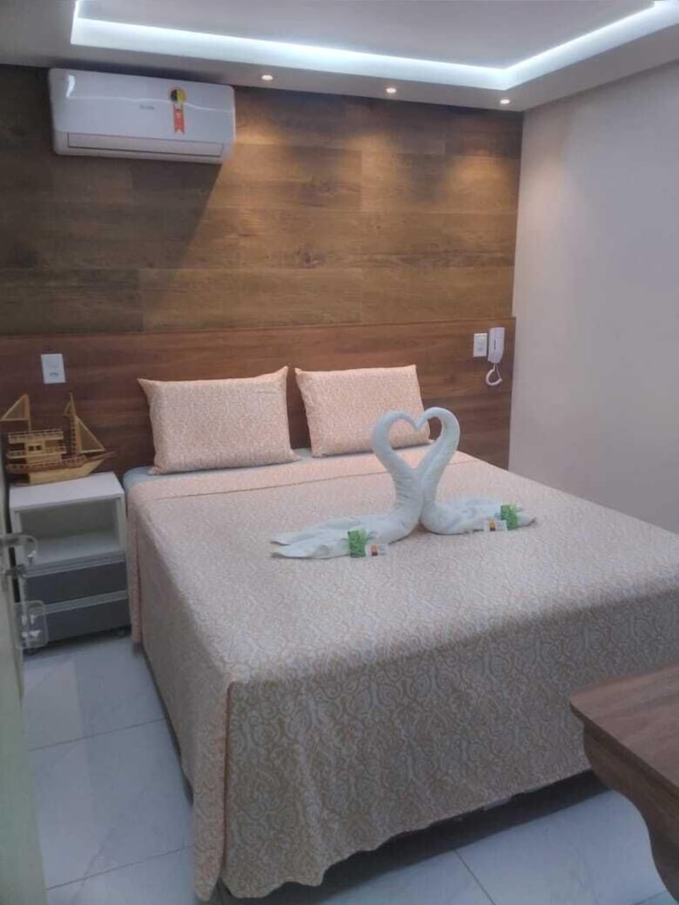Comfort Double Room, 1 King Bed | Premium bedding, pillowtop beds, individually decorated, desk