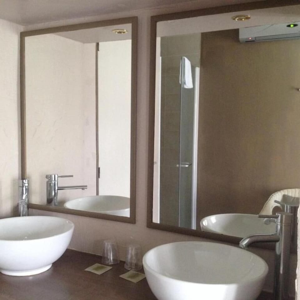 Superior Double Room, Private Bathroom, Pool View (Chambre Double Superieur,Vue Piscine) | Bathroom | Shower, hair dryer, towels, soap
