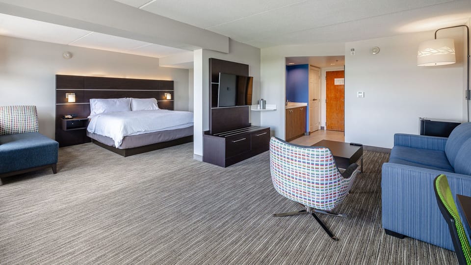 In-room safe, desk, laptop workspace, blackout drapes