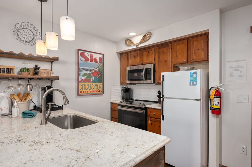 Cook up a feast in this fully appointed kitchen!