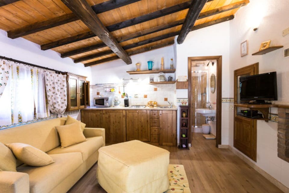 accogliente monolocale con divano letto con materasso memory e rete ortopedica