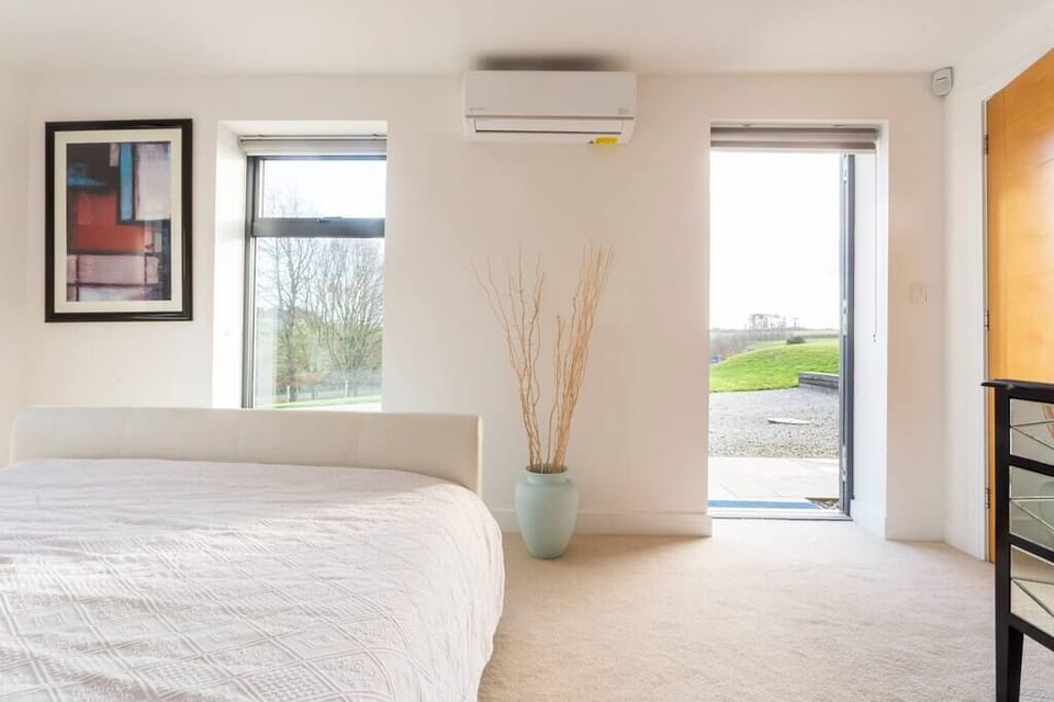 Let the sunshine fill out the space. Large windows allow for plenty of natural light.