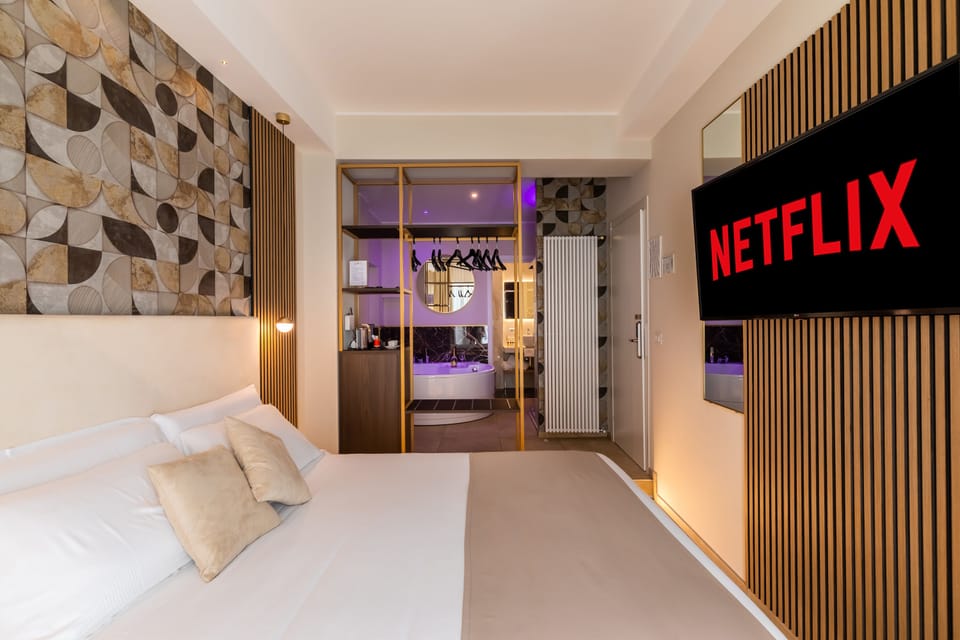 Luxury Room | In-room safe, soundproofing, free WiFi, bed sheets