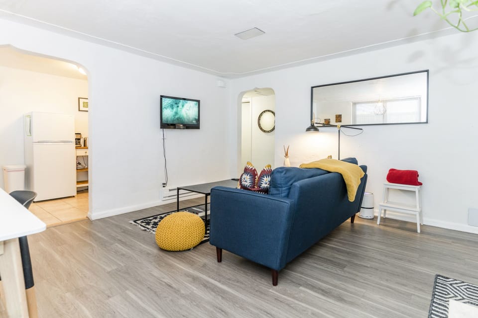 Living room /dining area