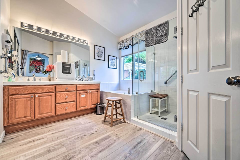 Full Bathroom | Complimentary Toiletries | Linens & Towels | Grab Rails