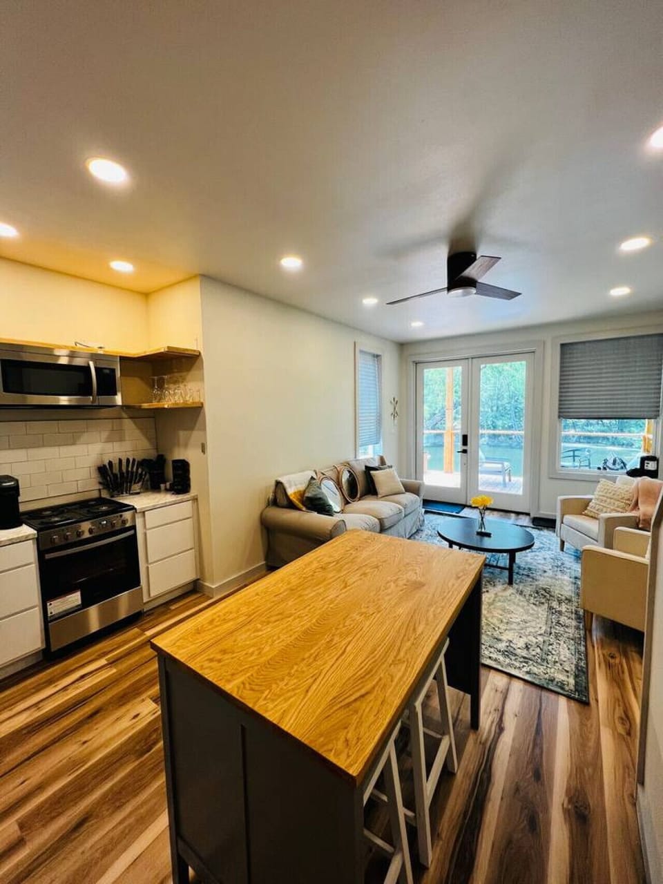 Lakeside villa East Texas