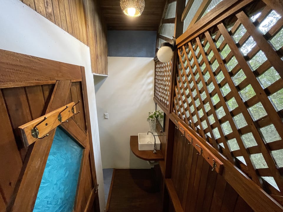 Tree House | Bathroom | Soap, shampoo, toilet paper