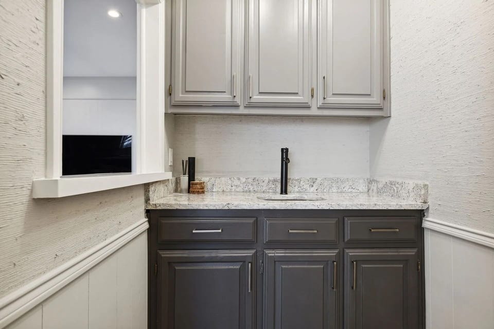 Wet bar