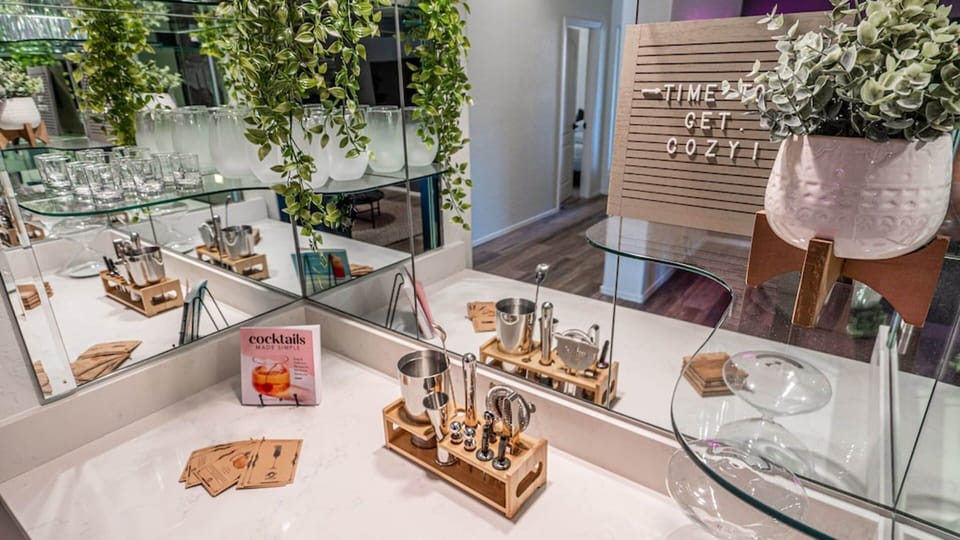 Studio (4 Bedrooms) | Minibar