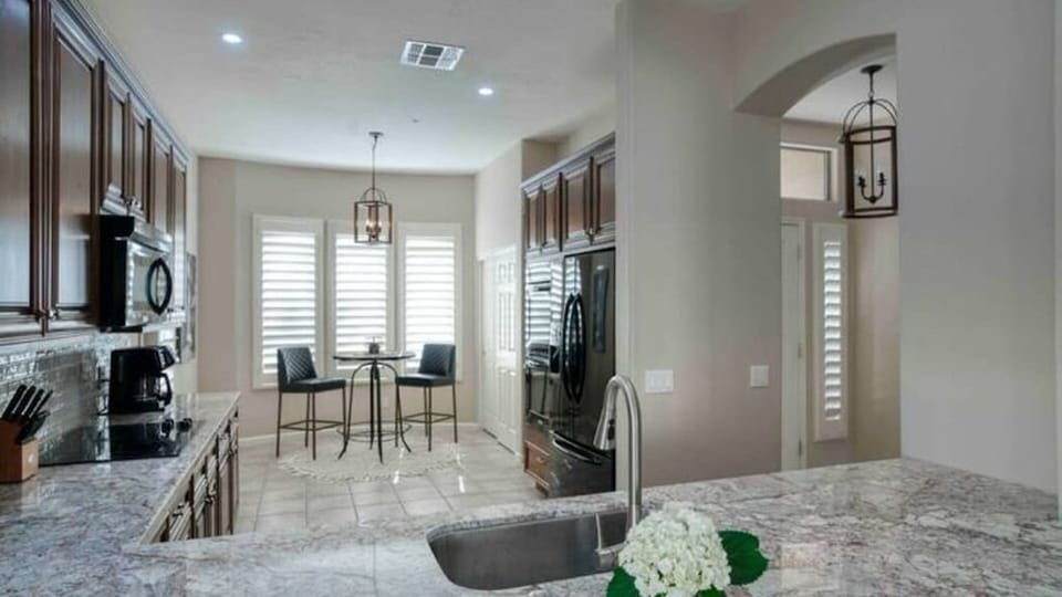 Studio (3 Bedrooms) | Private kitchen | Fridge, microwave, oven, blender